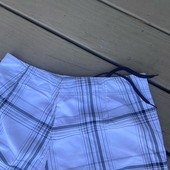 NWT Old Navy - Mens surf/board shorts (white & gray plaid) & mesh underwear, S - Picture 5 of 12